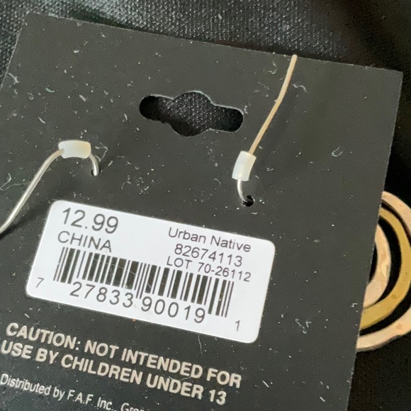 Faux Pearl Necklace, & 3 Pairs of Earrings, Beautiful 🔥🔥🔥🔥 $21 - Picture 4 of 7